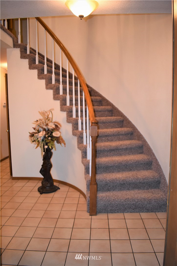 4543 Columbia Heights Road Longview, WA 98632 - Photo 10 of 21 Gallery Image 10