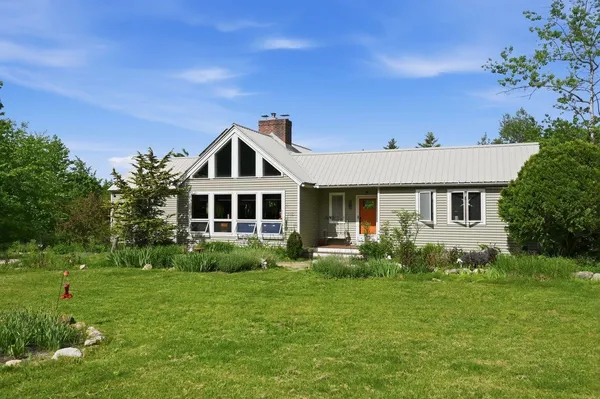 $585,000 | 98 R Old Turnpike Road, Nottingham, NH 03290