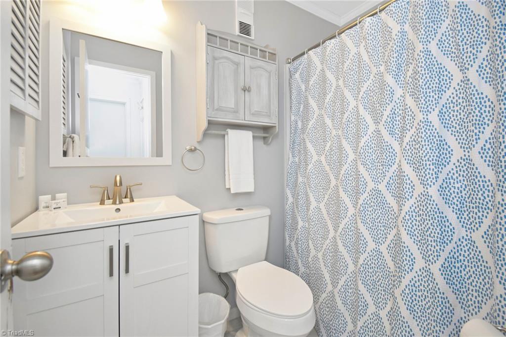 301 Pinnacle Inn Road, Unit 3130 Beech Mountain, NC 28604 - Photo 12 of 41 Full Bathroom