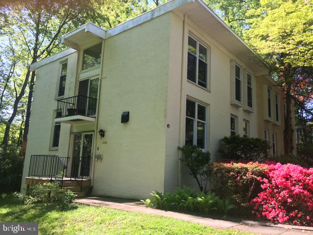 1658 Wainwright Drive Reston, VA 20190 - Photo 3 of 103 Front View