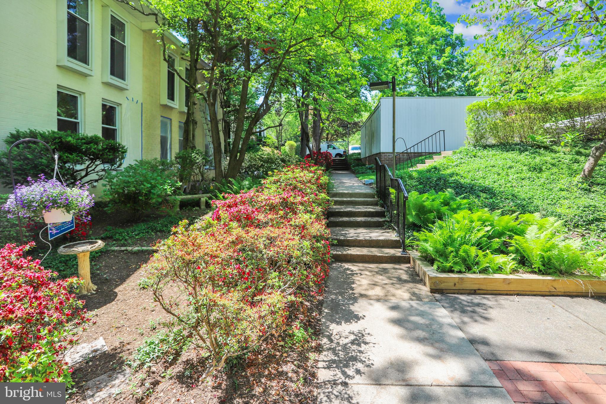 1658 Wainwright Drive Reston, VA 20190 - Photo 7 of 103 Front View