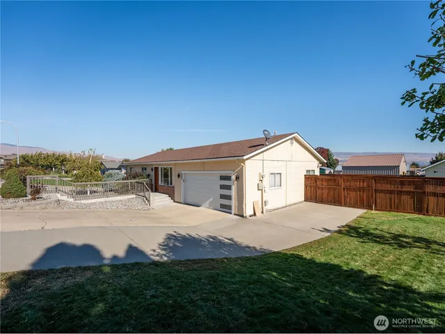 $494,900 | 507 Cedar Wood Lane, Wenatchee, WA 98801