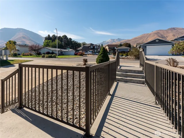 $494,900 | 507 Cedar Wood Lane, Wenatchee, WA 98801