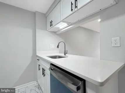 a close view of sink and tap