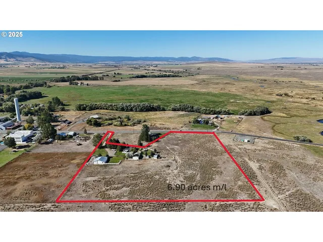 a picture of a city view