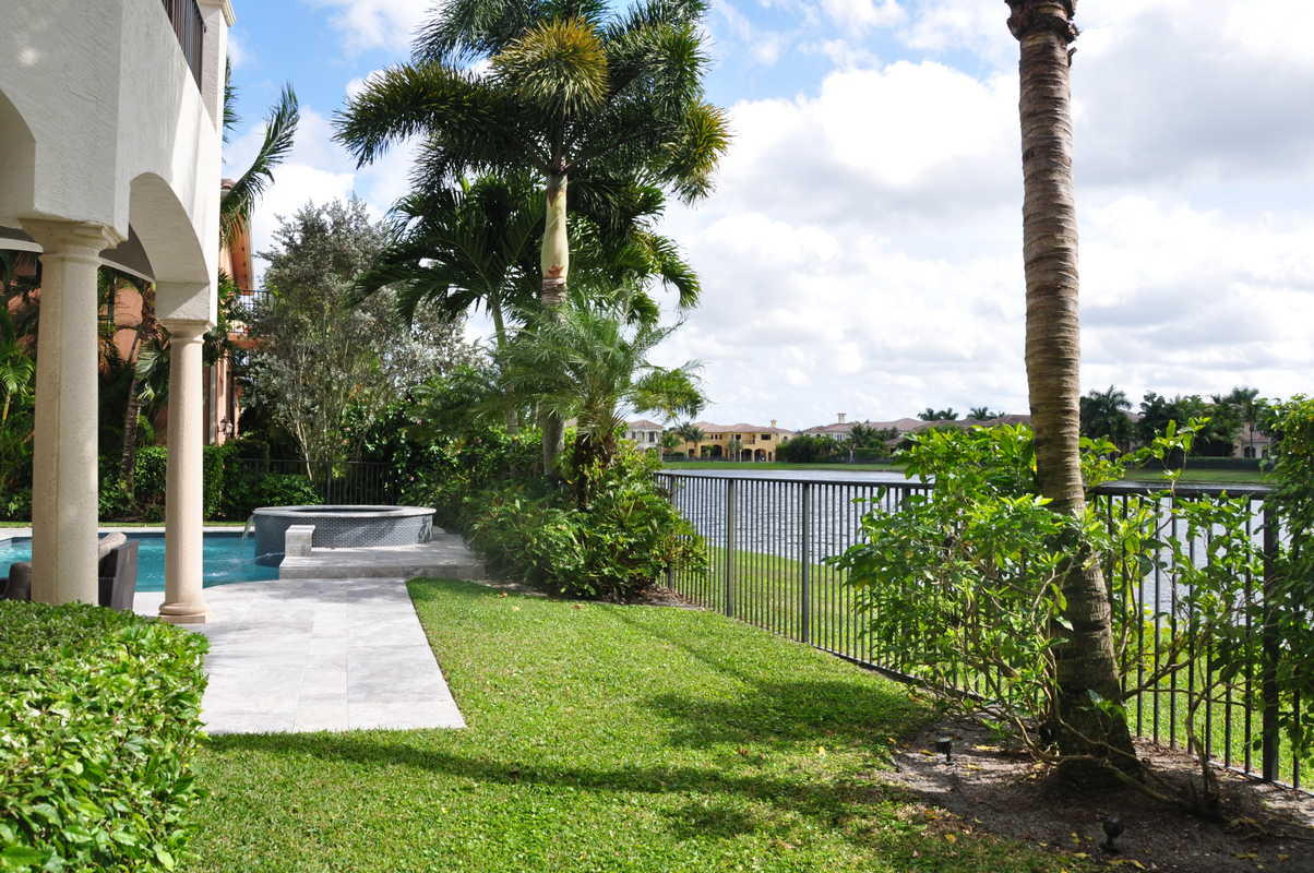 9700 Bridgebrook Drive Boca Raton, FL 33496 - Photo 12 of 25 4UGJQQ_still_bkyd