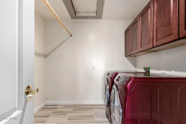 a view of a house with backyard and a garden