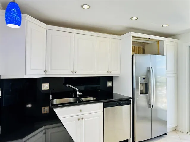 $669,900 | 750 North Ocean Boulevard, Unit 2010, Pompano Beach, FL 33062