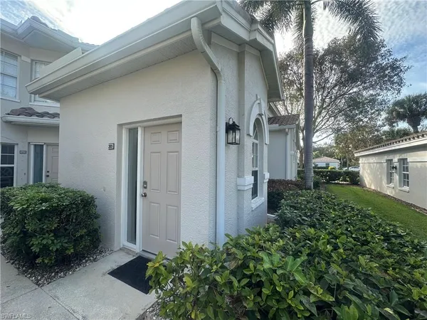 $2,400 | 6922 Satinleaf Road North, Unit 203, Naples, FL 34109