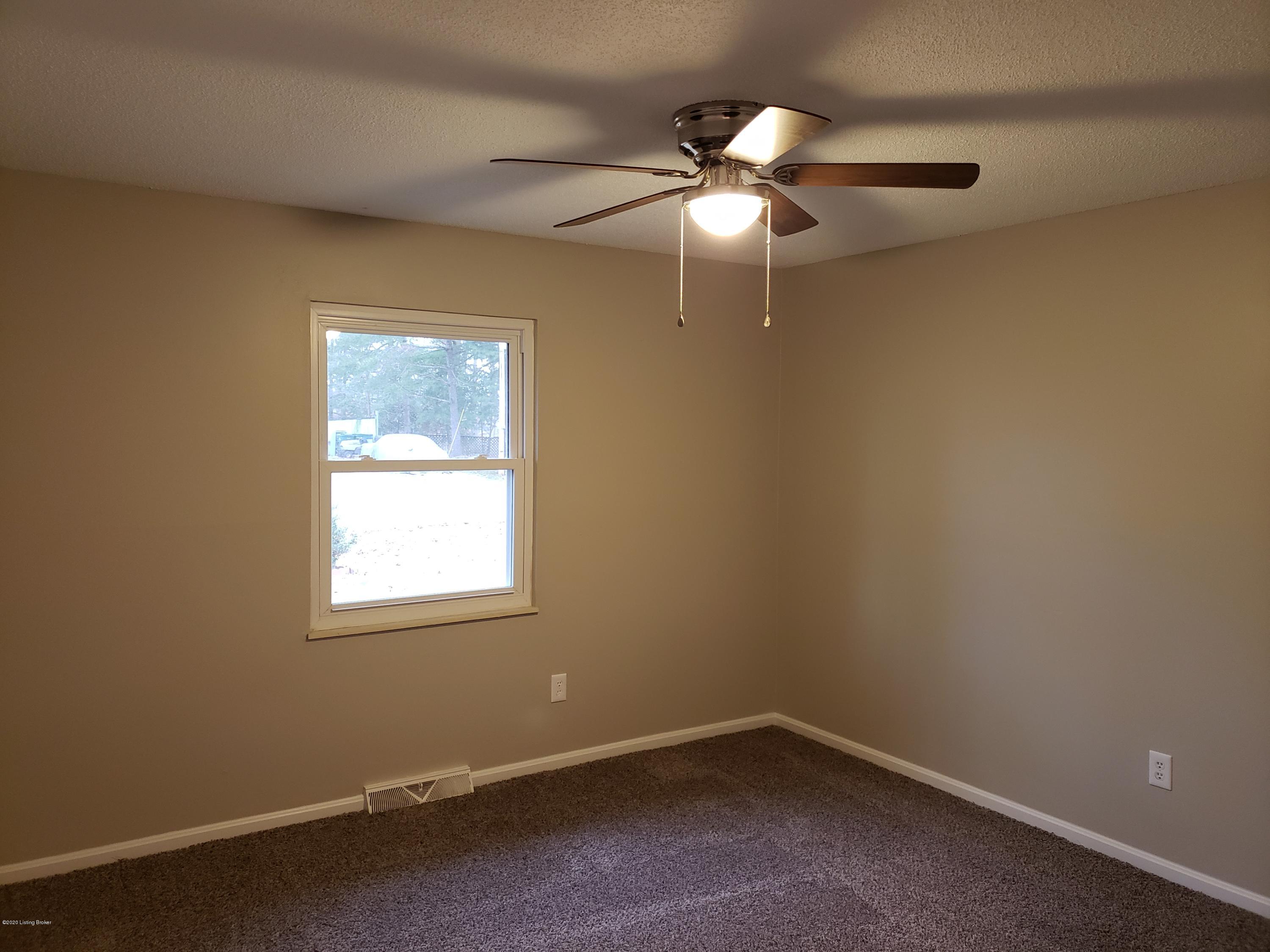191 Johns Road East Radcliff, KY 40160 - Photo 8 of 24 20200102_120442