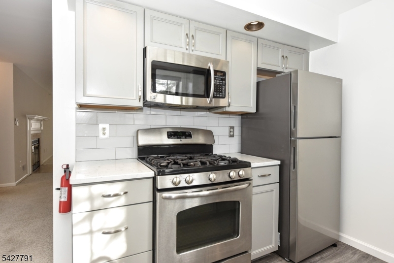 3707 Mark Twain Way Mahwah, NJ 07430 - Photo 5 of 28