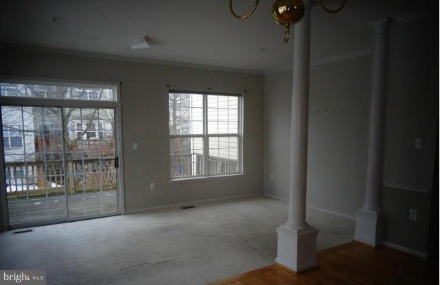 2618 Cameron Way Frederick, MD 21701 - Photo 11 of 22 Living Room