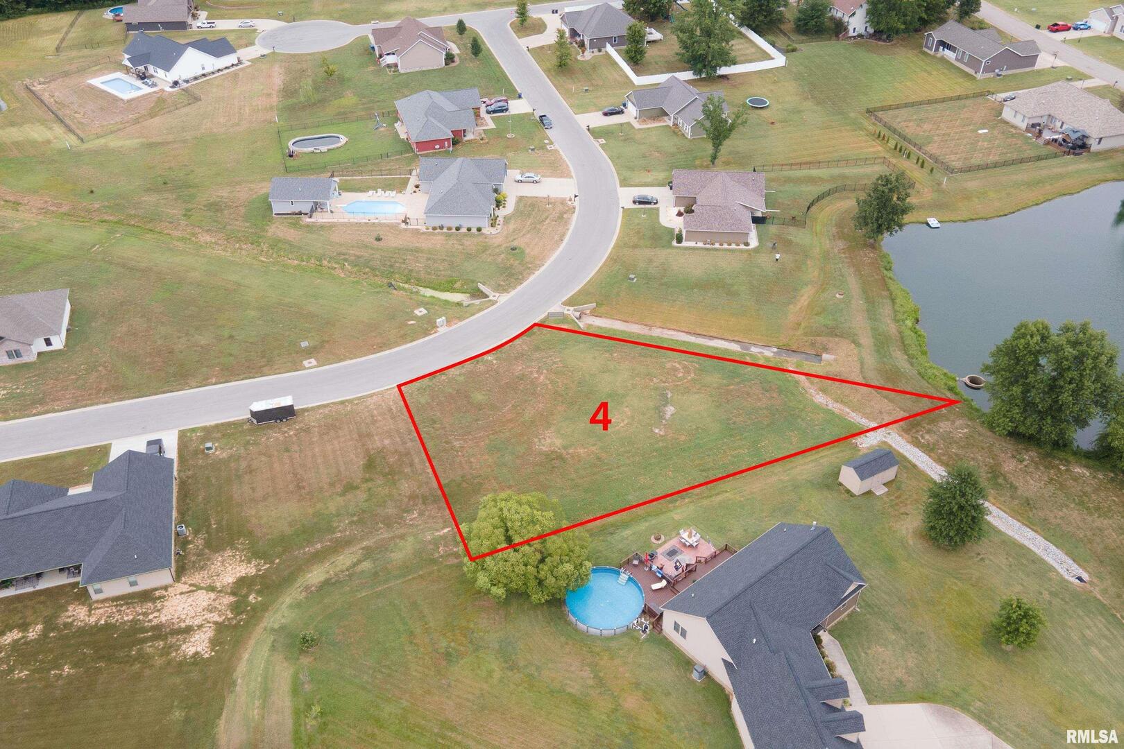 1807 Roye Lane Marion, IL 62959 - Photo 3 of 4 view of a pool