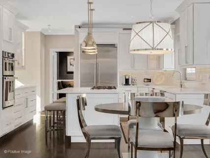 $1,799,000 | 5 Andrew Court, Burr Ridge, IL 60527