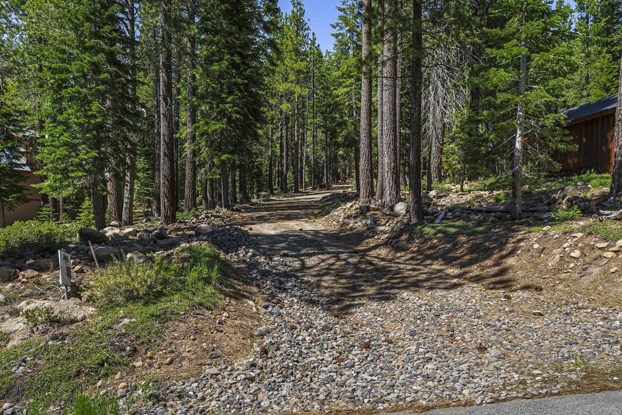 11483 Chamonix Road Truckee, CA 96161 - Photo 3 of 28