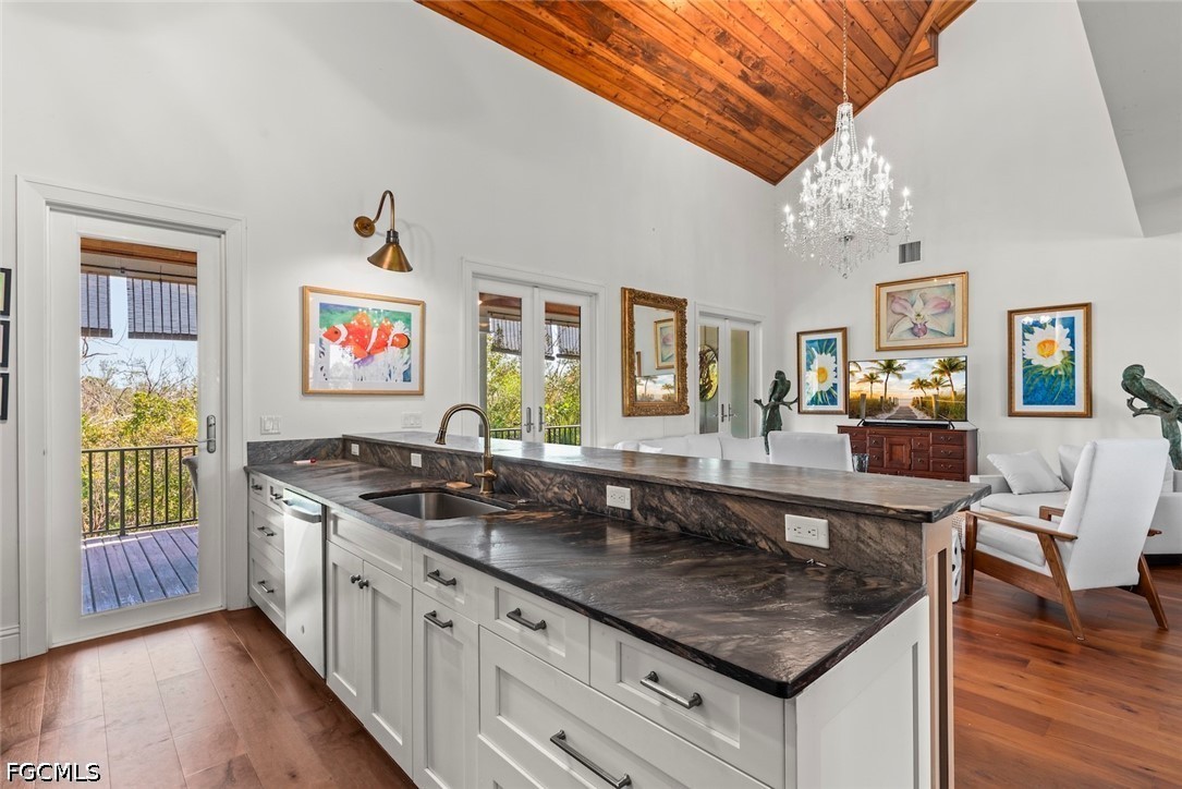 1428 Albatross Road Sanibel, FL 33957 - Photo 8 of 45