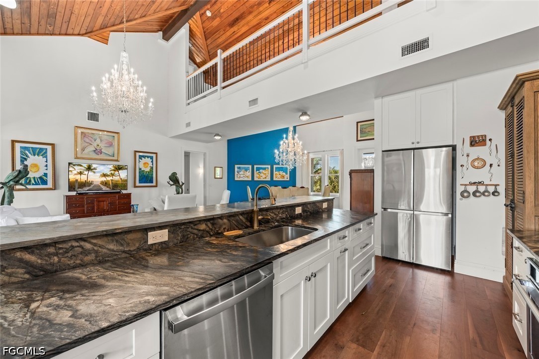 1428 Albatross Road Sanibel, FL 33957 - Photo 9 of 45