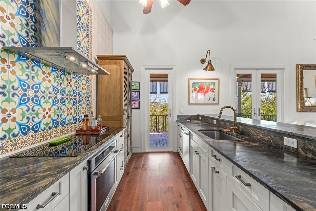 1428 Albatross Road Sanibel, FL 33957 - Photo 10 of 45