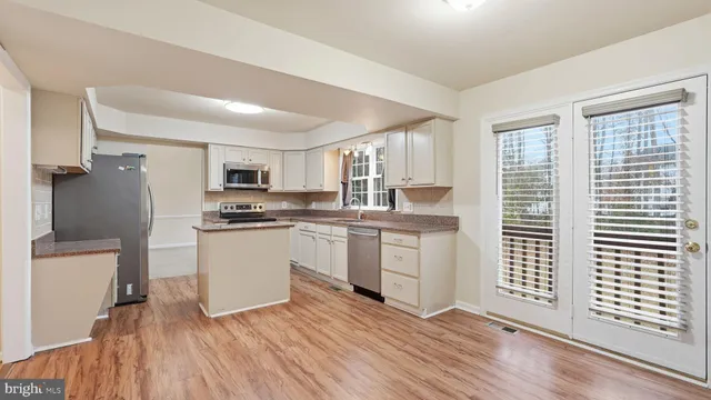 $2,650 | 11921 Stonehenge Drive, Fredericksburg, VA 22407