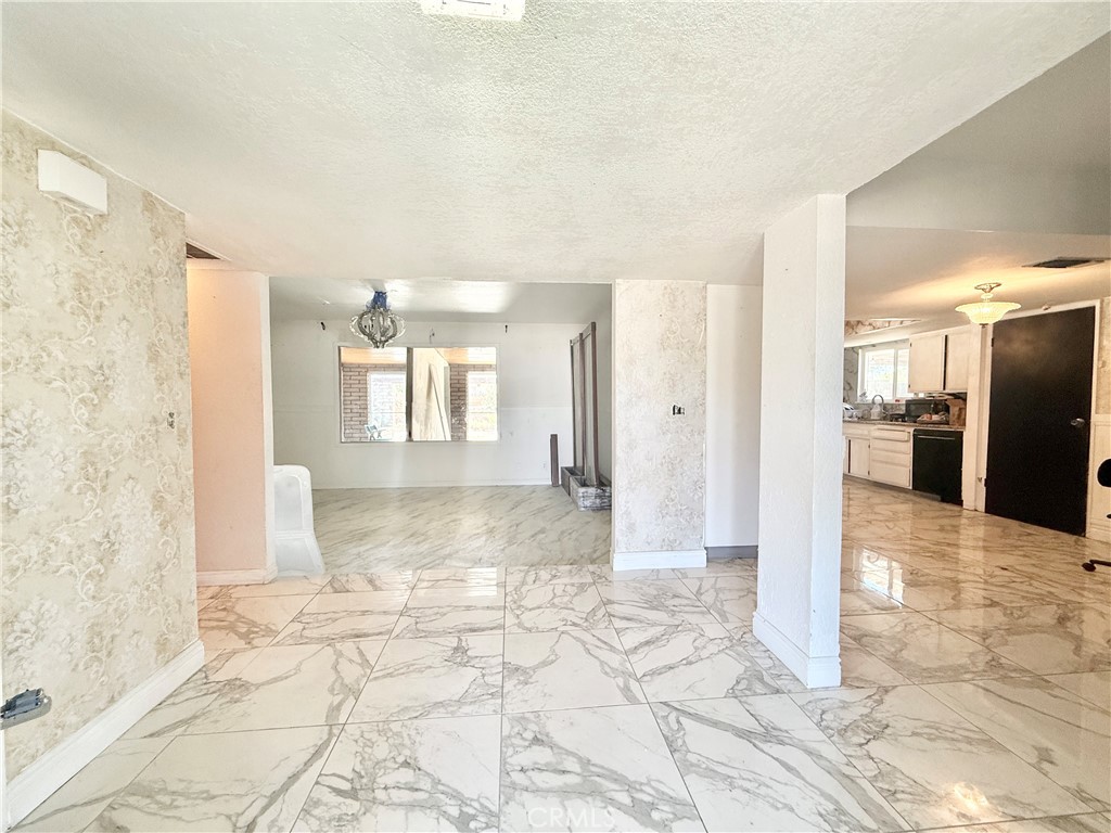 135 South Broadway Street Ridgecrest, CA 93555 - Photo 2 of 46