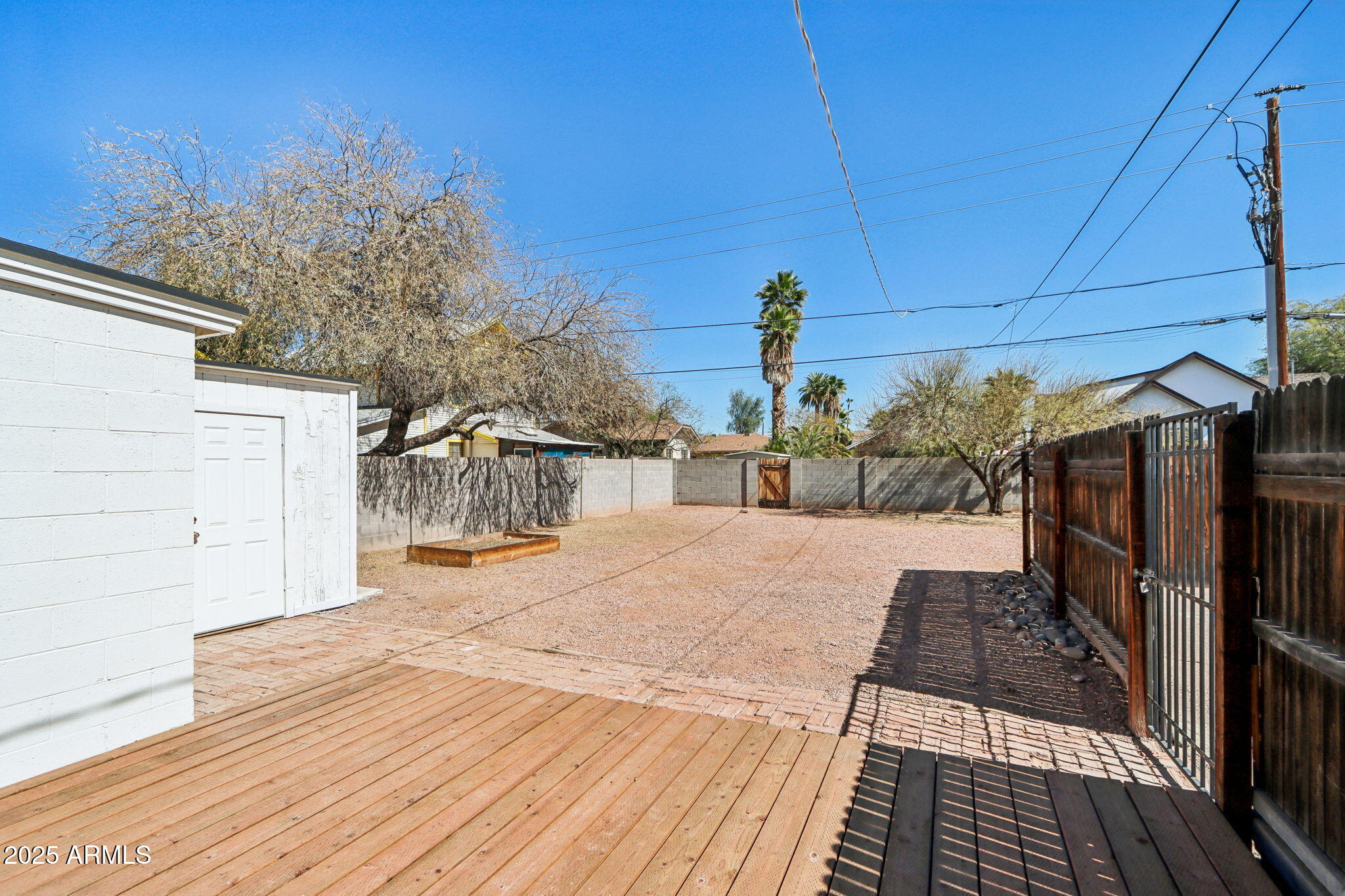 2237 North 9th Street Phoenix, AZ 85006 - Photo 22 of 29 a view of a backyard of the house