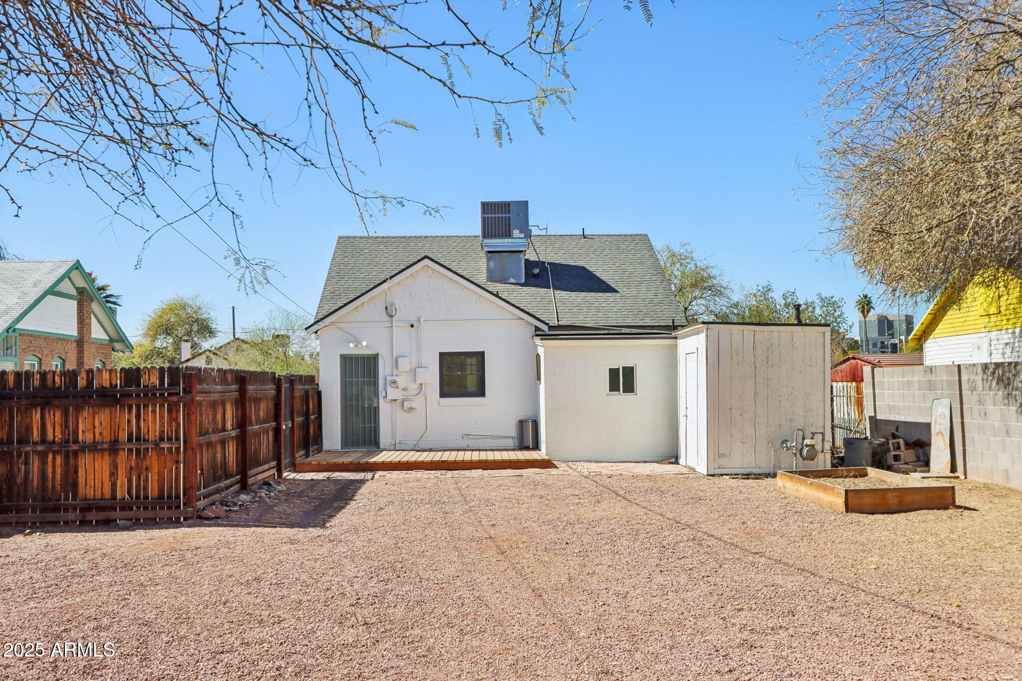 2237 North 9th Street Phoenix, AZ 85006 - Photo 23 of 29 a view of a house with wooden fence