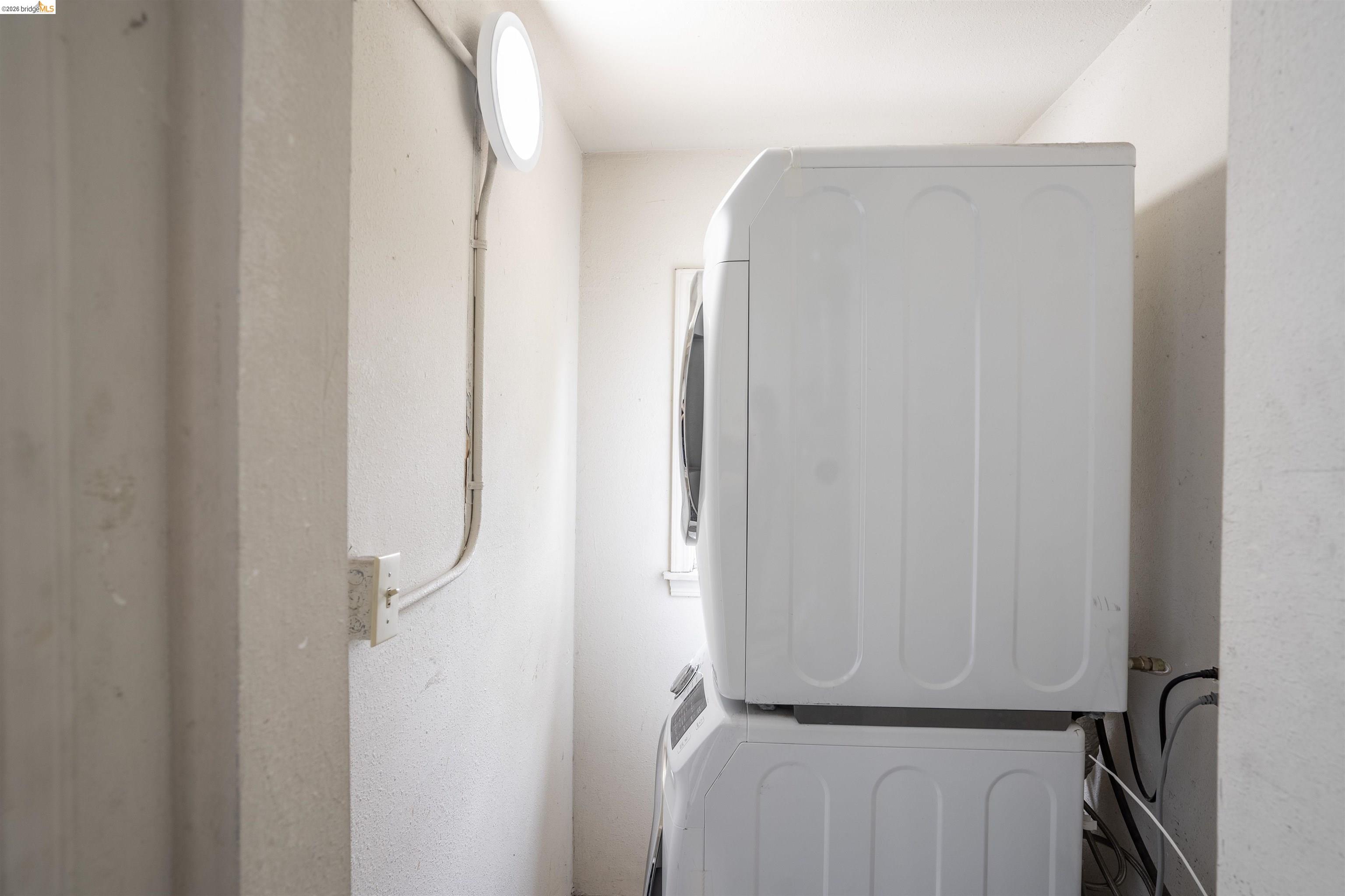 527 Chester Street Oakland, CA 94607 - Photo 47 of 47 527 (Upstairs) Laundry area featuring stacked washer / dryer