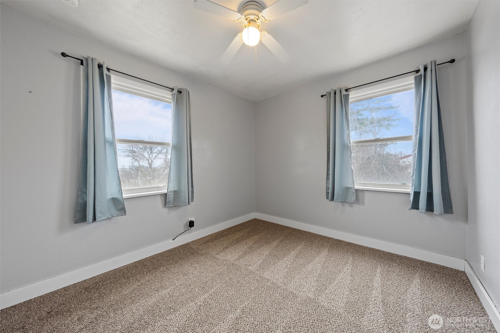 246 Maringo Road Ephrata, WA 98823 - Photo 19 of 40 a view of an empty room with a window