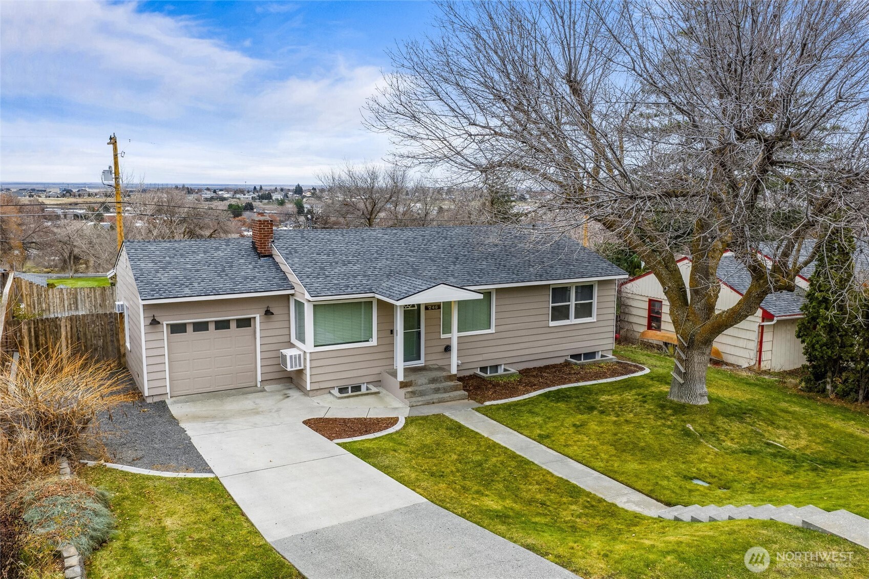 246 Maringo Road Ephrata, WA 98823 - Photo 3 of 40 a front view of a house with a yard