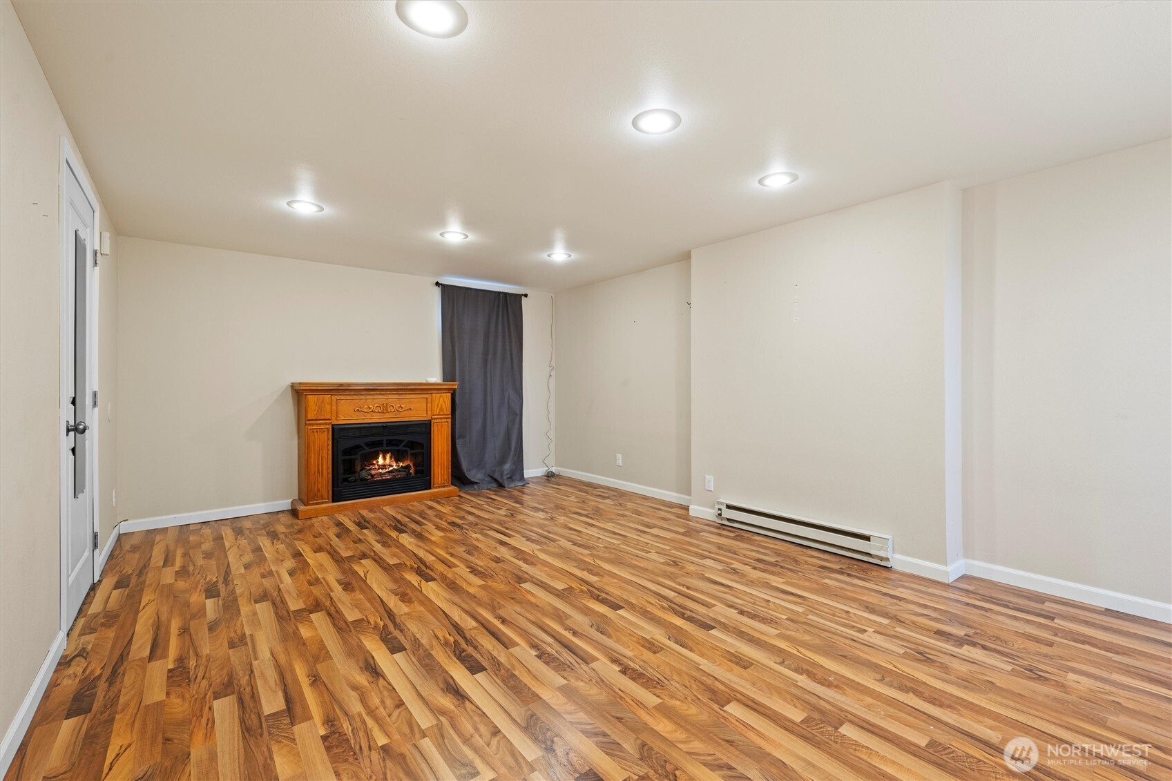 246 Maringo Road Ephrata, WA 98823 - Photo 33 of 40 a view of empty room with wooden floor and fireplace