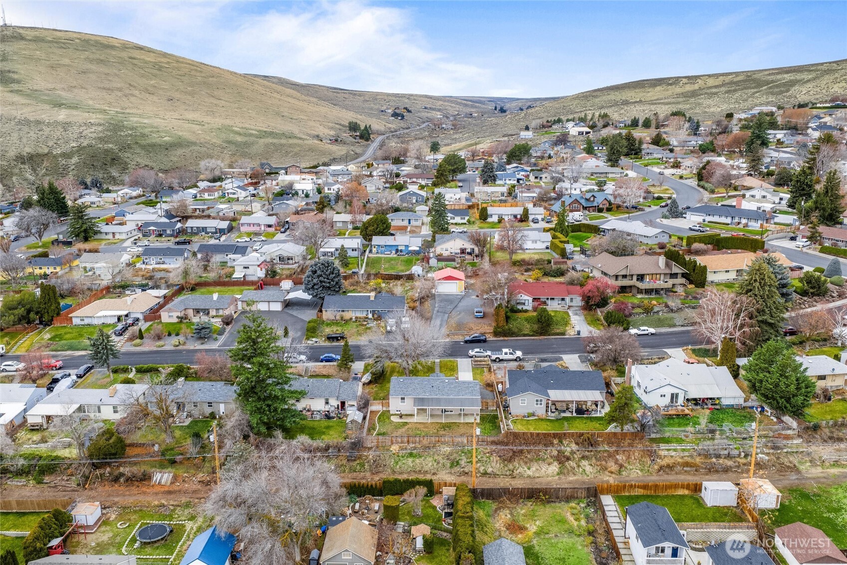 246 Maringo Road Ephrata, WA 98823 - Photo 39 of 40 an aerial view of residential building and parking space