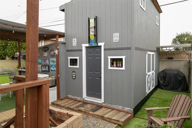 a view of an outdoor space