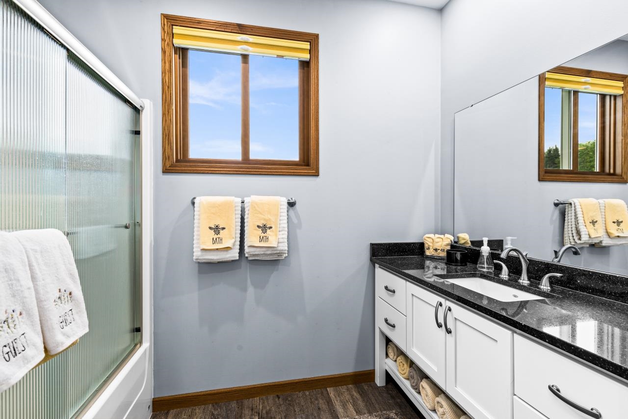 5815 Castle Road Duluth, MN 55803 - Photo 41 of 78 Main Full Bathroom