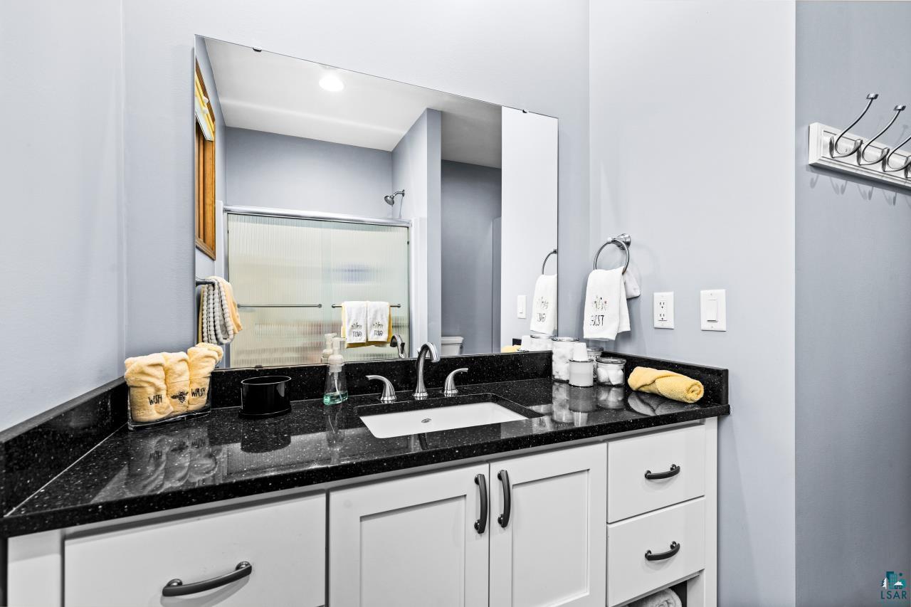 5815 Castle Road Duluth, MN 55803 - Photo 43 of 78 Main Full Bathroom