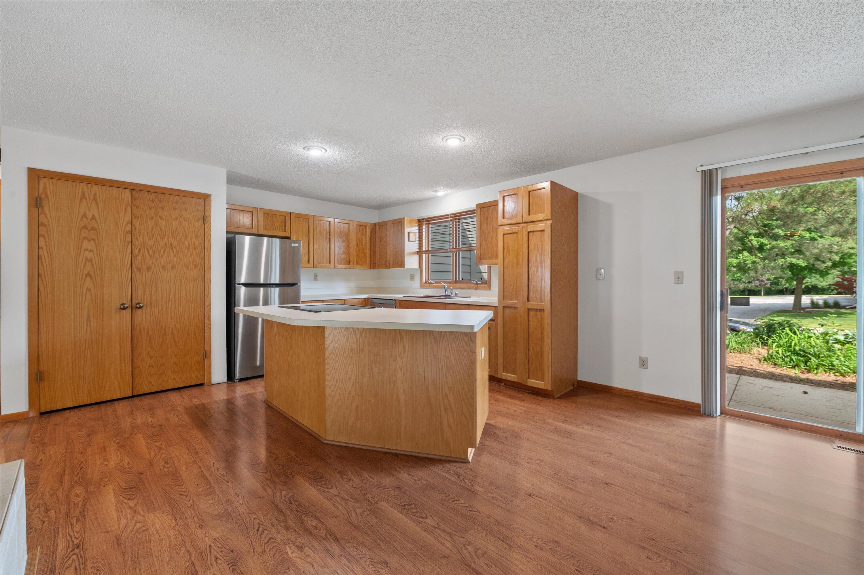 15661 West Ridge Road New Berlin, WI 53151 - Photo 6 of 32 10-DSC1192