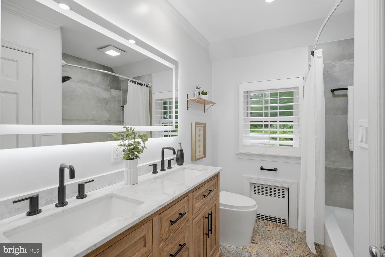 3419 Woodside Road Alexandria, VA 22310 - Photo 23 of 48 bathroom 1 - upstairs