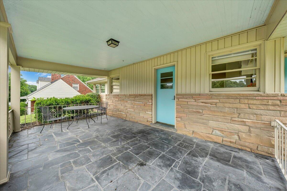 2725 Lofton Road Southwest Roanoke, VA 24015 - Photo 4 of 24 03-MIB03577