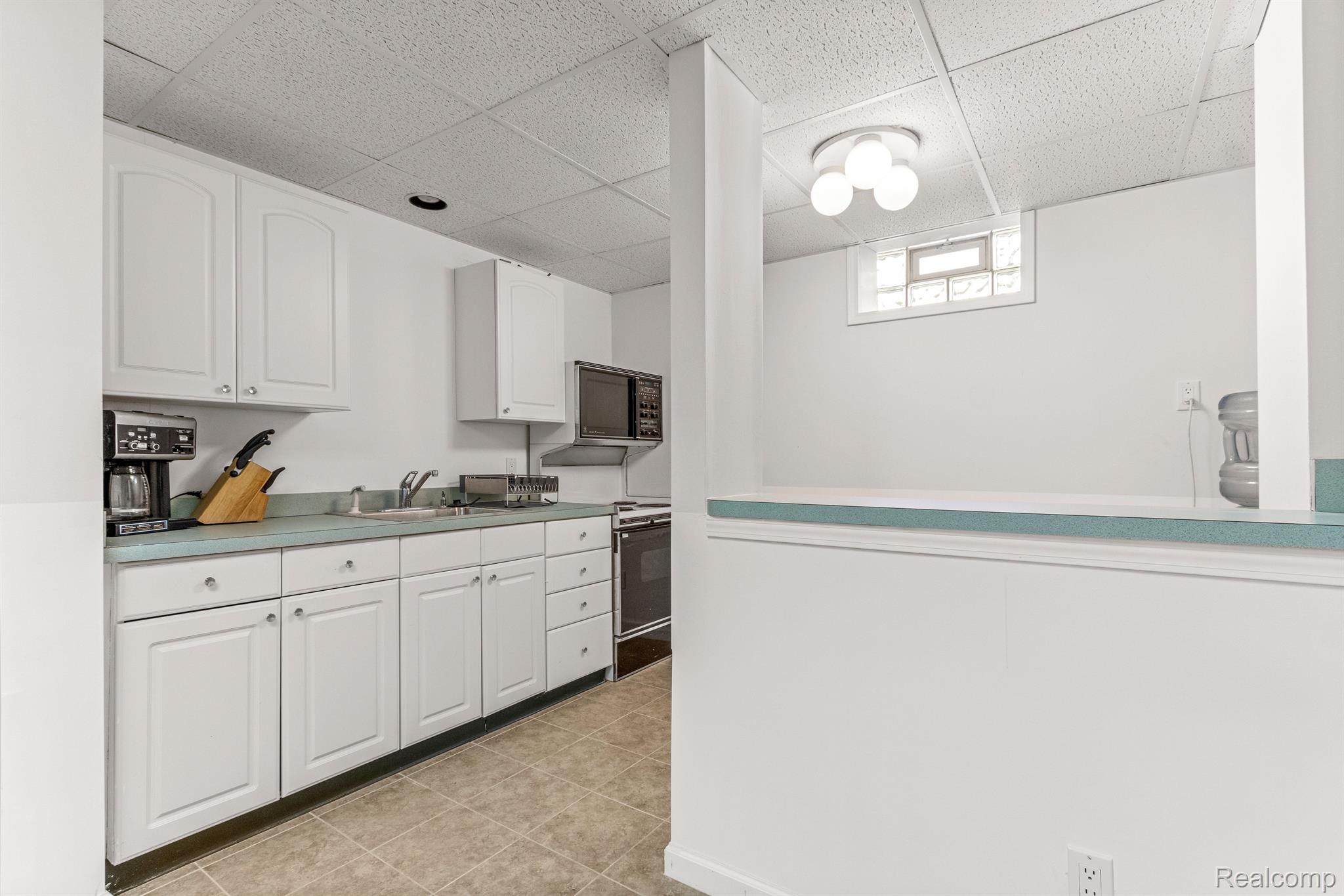 26114 Steele Road Farmington, MI 48331 - Photo 36 of 45 Gallery Image 36