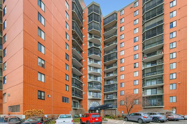 $114,900 | 6500 Woodlake Drive, Unit 401, Richfield, MN 55423