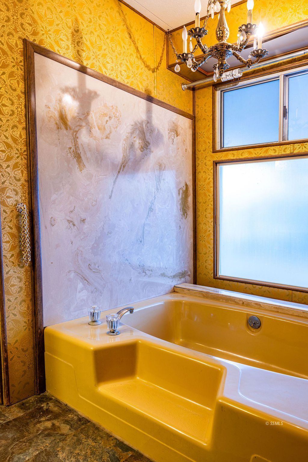 5234 Cholla Way Ridgecrest, CA 93555 - Photo 28 of 39 a bathroom with a tub and a shower