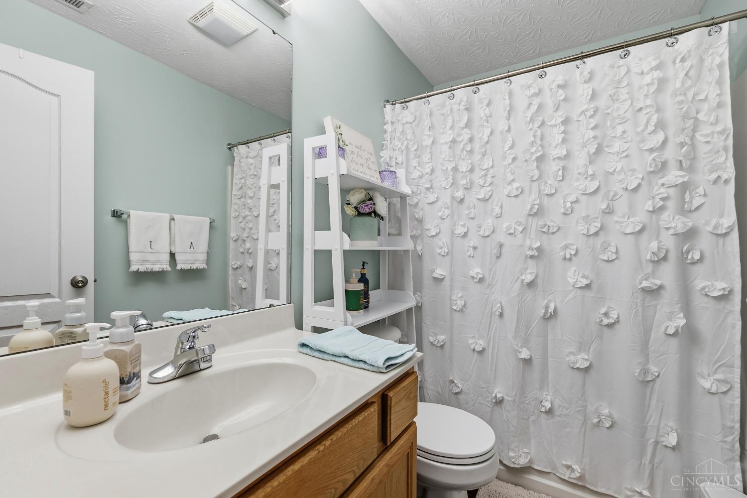 3408 North Bend Road, Unit 7 Cincinnati, OH 45247 - Photo 3 of 25