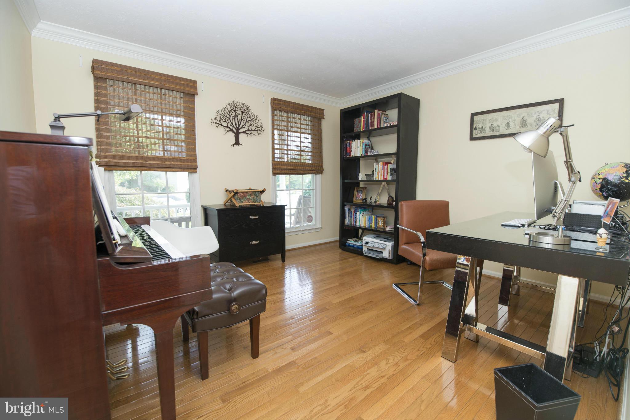 7521 Stream Crossing Road Baltimore, MD 21209 - Photo 3 of 26 Living Room