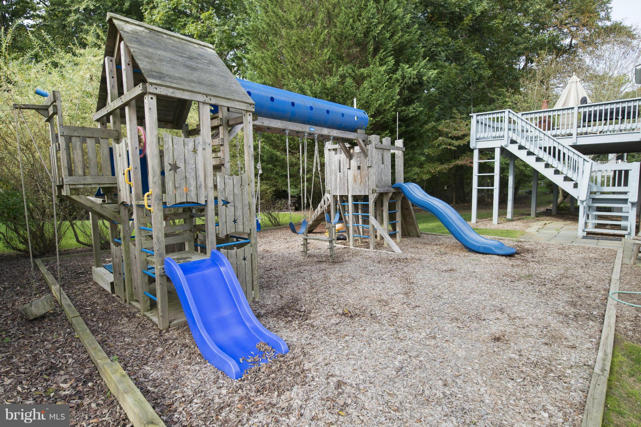 7521 Stream Crossing Road Baltimore, MD 21209 - Photo 25 of 26 Play area backs to woods