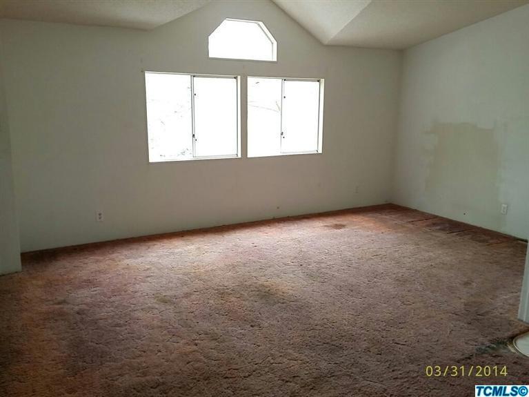 45472 Hammond Drive Three Rivers, CA 93271 - Photo 7 of 13 an empty room with a window