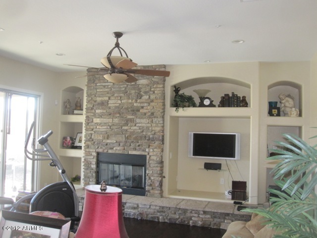 18016 West Narramore Road Goodyear, AZ 85338 - Photo 3 of 7 Family