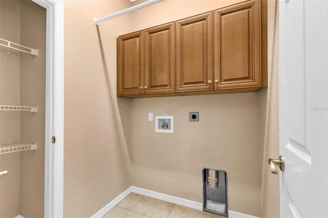 a view of a yard in front of house