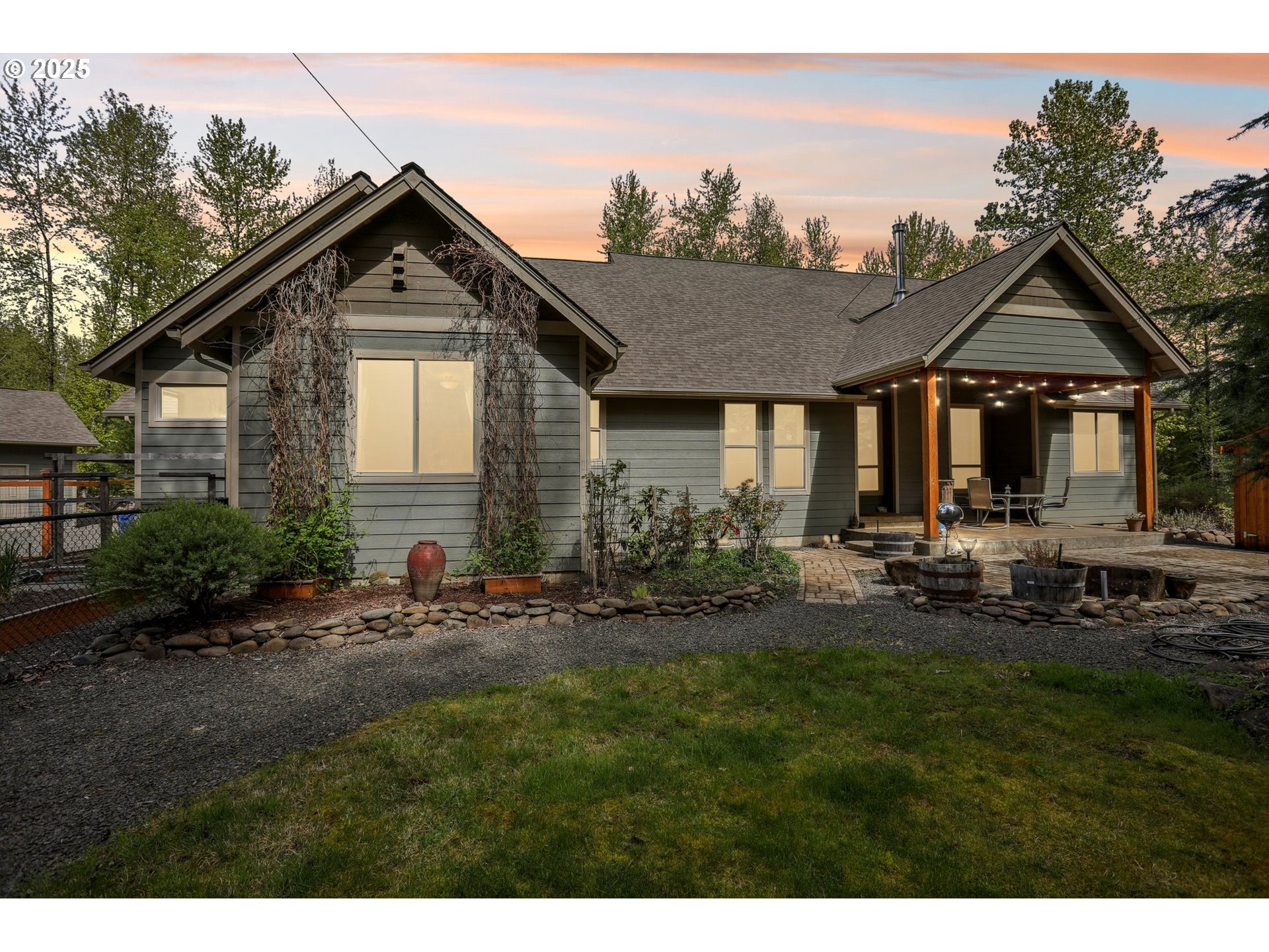 230 Riley Court Toutle, WA 98649 - Photo 4 of 48 a front view of a house with a yard