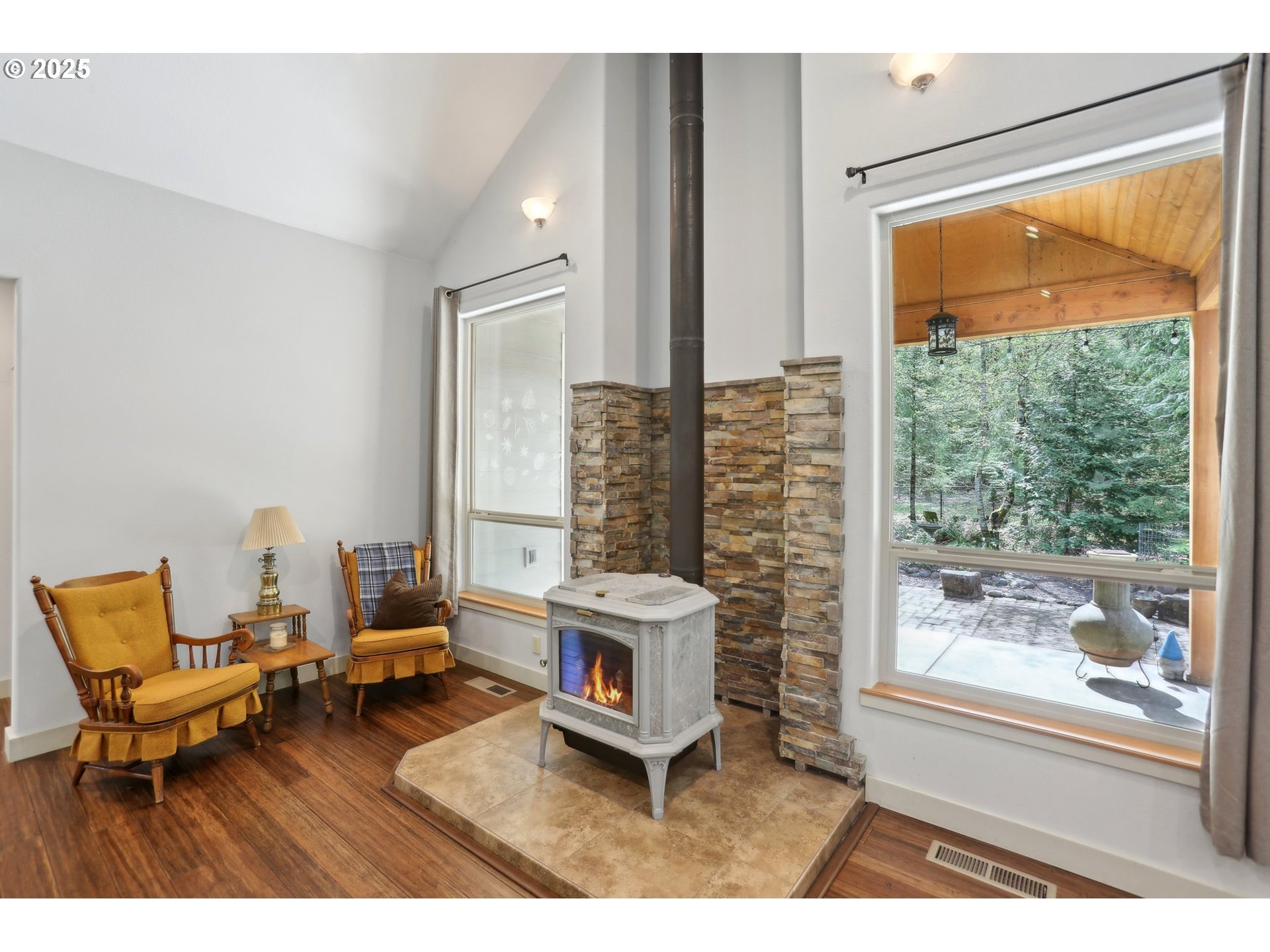 230 Riley Court Toutle, WA 98649 - Photo 10 of 48 a living room with furniture and a window