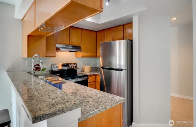 $2,175 | 12040 100th Avenue Northeast, Unit J303, Kirkland, WA 98034