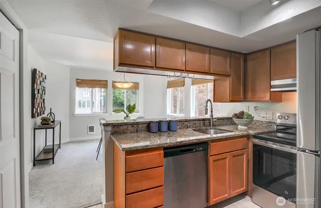 $2,175 | 12040 100th Avenue Northeast, Unit J303, Kirkland, WA 98034